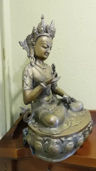 Figura de Buda de bronce