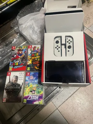Nintendo Switch Blanca + 4 Juegos