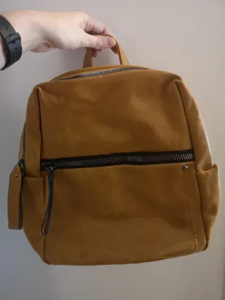 Mochila de vestir, sin uso en perfecto estado