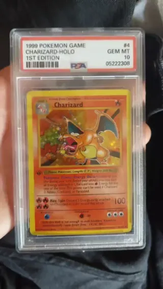 Carta Pokémon Charizard Holo 1st Edition PSA 10