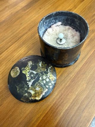 Cajita china antigua decorada   Alto 7cm ancho 8 c