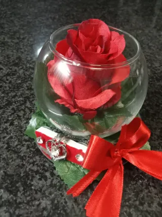 Arranjo Rosa Vermelha com Colar Coração