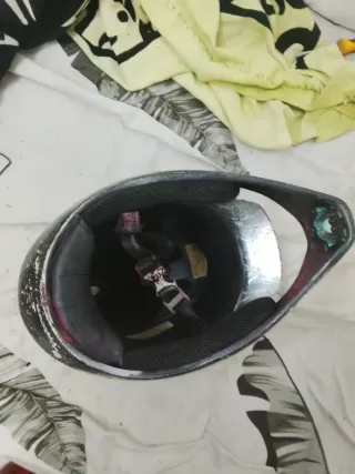 Casco integral negro con visera plateada