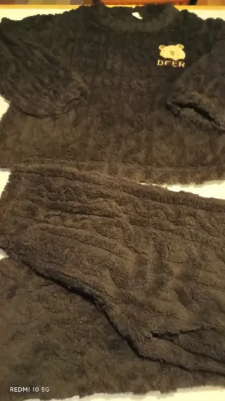 Pijama peludo preto com urso