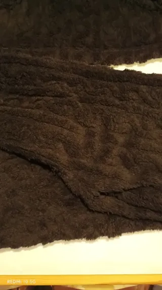 Pijama peludo preto com urso