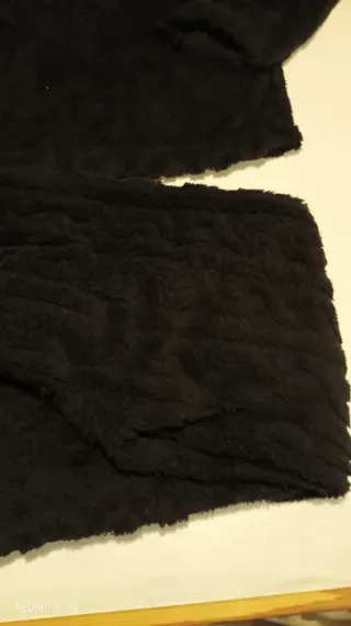 Pijama peludo preto com urso