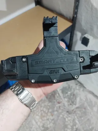 Soporte para móvil ajustable givi