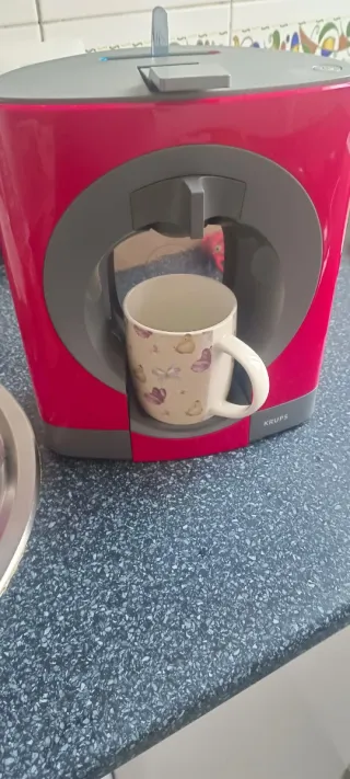Macchina da caffè a capsule Krups Dolce Gusto Oblo rossa