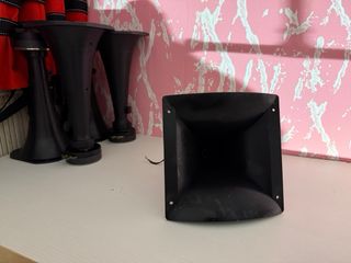 4 Trompetas para Car Audio y una cuadrada