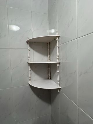 Estantería de esquina blanca