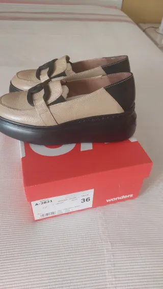 Zapatos Wonders beige y negro mujer