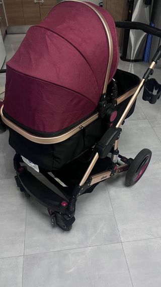 Carrito de bebé KiduKu color burdeos