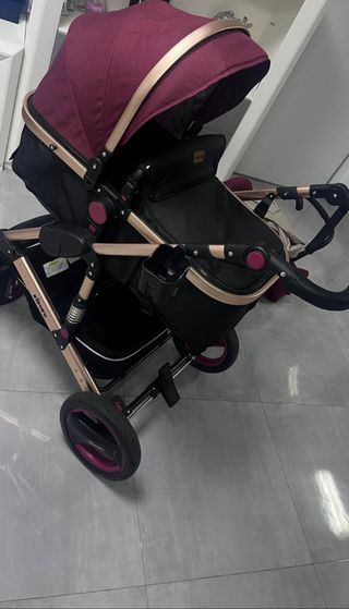 Carrito de bebé KiduKu color burdeos