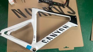 Cuadros gravel y carretera de carbono alto módulo