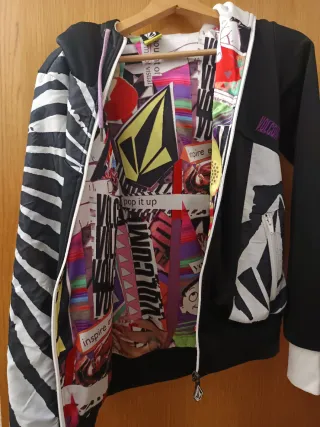 Chaqueta Volcom con capucha