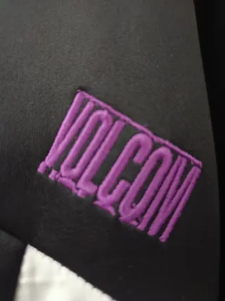 Chaqueta Volcom con capucha