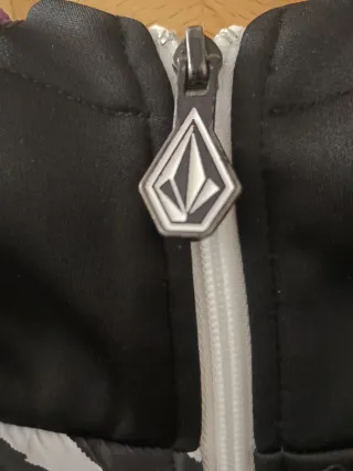 Chaqueta Volcom con capucha