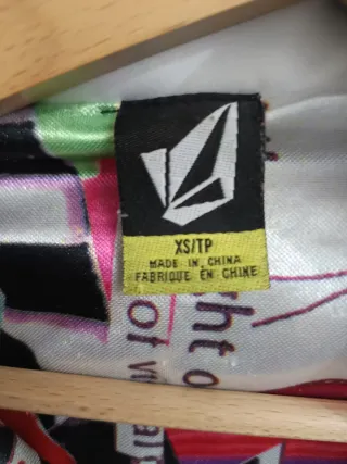 Chaqueta Volcom con capucha