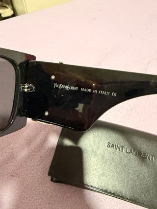 Gafas de sol Yves Saint Laurent negras