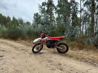 Fantic 250cc Enduro Moto