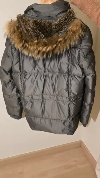 Abrigo plumón gris tres cuartos