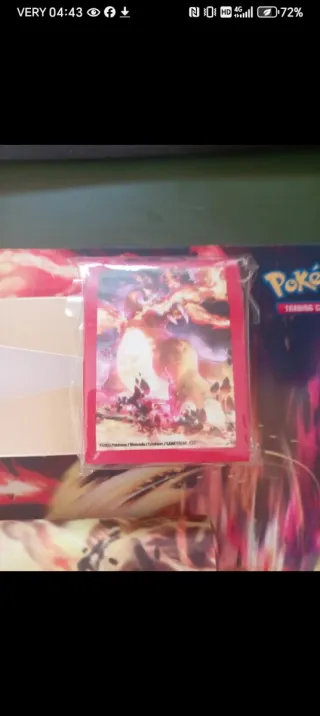 Tappetino, sleeves e dadi Charizard