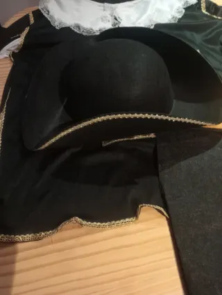 Disfraz Mosquetero Negro y Dorado