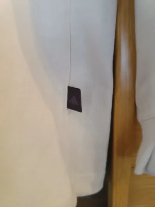 Polo Adidas cuello alto beige