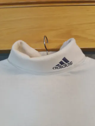 Polo Adidas cuello alto beige