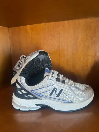 New Balance Blancas y Azules