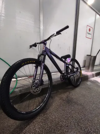 Cuadro de bici DIRT BH y suspensión Marzochi dj1