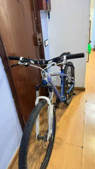 Bicicleta BTWIN blanca