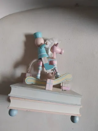 Mecedora infantil de madera