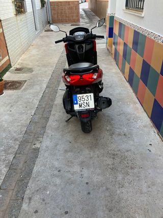 Moto Roja Scooter Automática