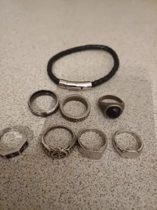 Lote de 7 Anillos y Pulsera