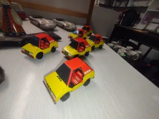 Juguetes de hojalata antiguos: coches, tren y más