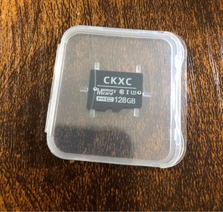 Câmera de exterior branca e preta