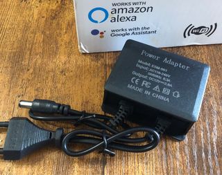 Câmera de exterior branca e preta