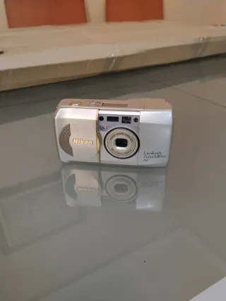Cámara Nikon Lite Touch Zoom 120 ED