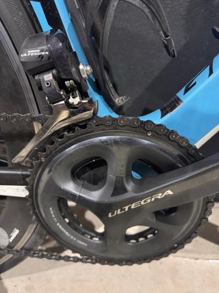 Bicicleta de carretera Giant azul