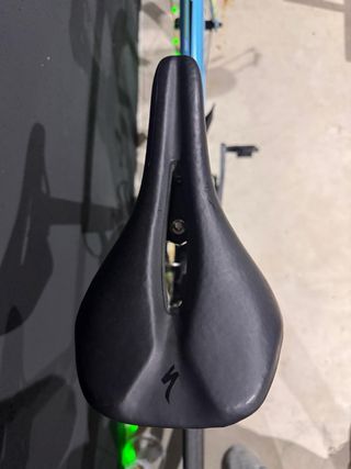 Bicicleta de carretera Giant azul