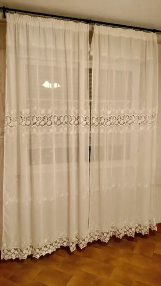 Cortinas blanco roto con encaje
