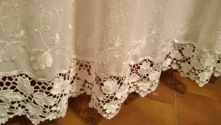 Cortinas blanco roto con encaje