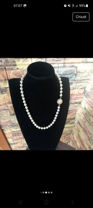 Collana di perle con chiusura dorata