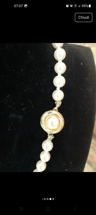 Collana di perle con chiusura dorata