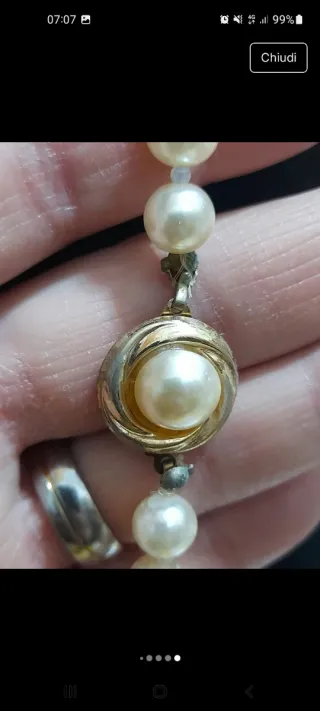 Collana di perle con chiusura dorata