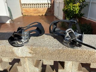 Pedales de bicicleta con correas