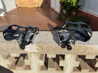 Pedales de bicicleta con correas