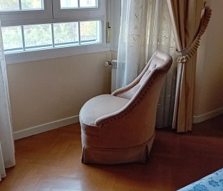 Butaca descalzadora terciopelo beige