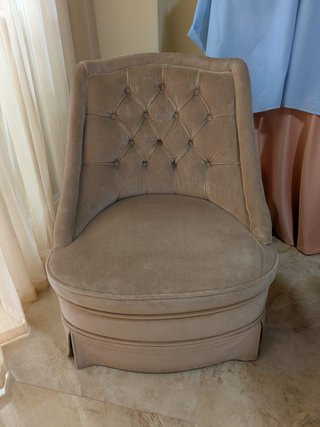Butaca descalzadora terciopelo beige
